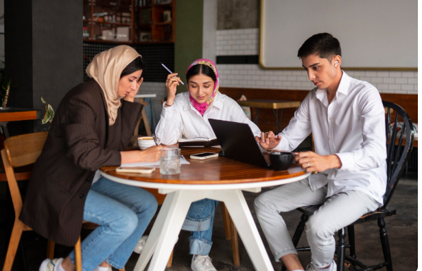 دراسة خليجية توضح تأثير الضغوط الرقمية على صحة الشباب دراسة خليجية توضح تأثير الضغوط الرقمية على صحة الشباب